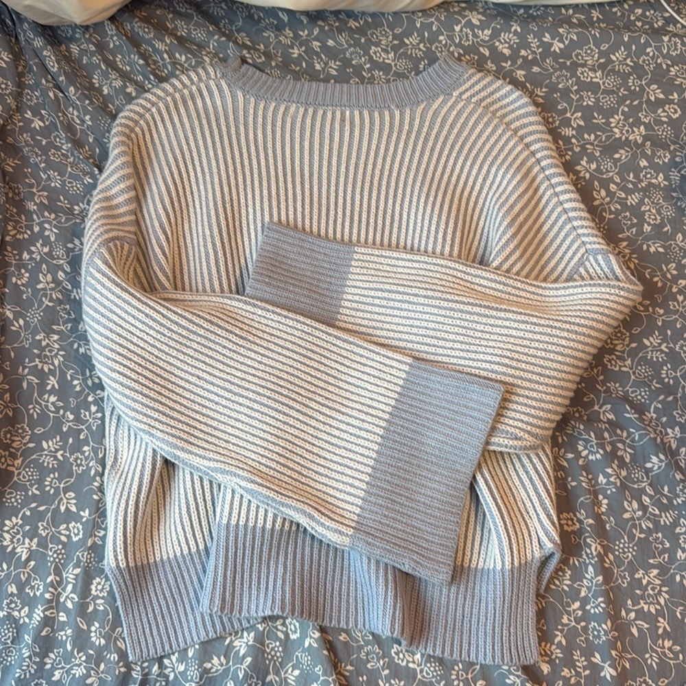 Blue & white sweater with baggy sleeves